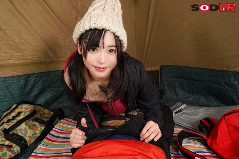 【VR】【雪山遭難VR】このままじゃ凍死確実！裸で抱き合ってカラダを温め合い、至近距離で見つめられながら密着摩擦で生性器をコスり合った直後に極限状態のサバイバルSEX 小倉由菜のサムネイル画像