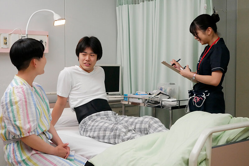 患者さんにがっつき接吻で元気にしてあげていた看護師 乳首もオチンポもいっぱいベロちゅうで勃起させて精液ごっくん ゆらさん 24歳 皐月ゆらのサムネイル画像