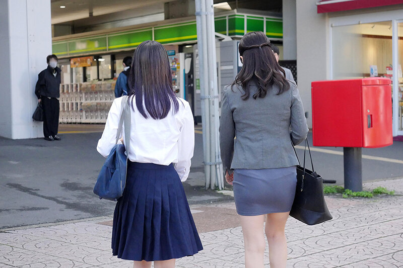 「えっ！おばさんの私が？！」我が子の前で痴●され必死に抵抗するも愛液を垂れ流し絶頂が止まらない巨尻母のサムネイル画像