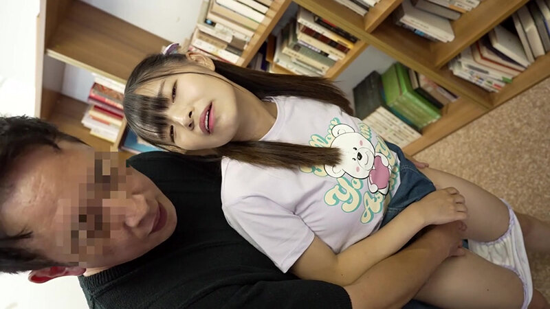 図書館で夏休み中の私服J〇を 尾け回して寸止めマ〇コいじりを繰り返したら痴女っこに豹変！ くっつき甘えんぼベロチューをおねだりされて、勃起ち〇ぽで何度も精子を搾り取られた！～Targetひなちゃん編のサムネイル画像