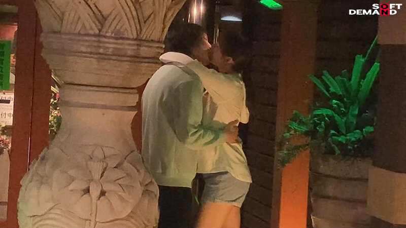 街行く人のキス魔事情を調査…したら！想定よりはるかにディープ、且つ全身だった件 6月某日渋谷駅周辺 りあさん（20）のサムネイル画像