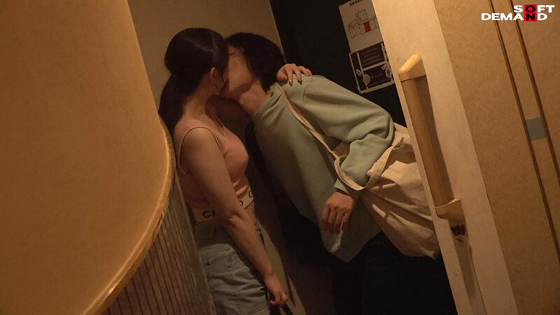 街行く人のキス魔事情を調査…したら！想定よりはるかにディープ、且つ全身だった件 6月某日渋谷駅周辺 りあさん（20）のサムネイル画像