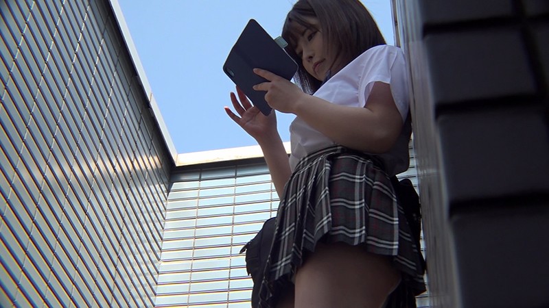 こんなにカワイイのに僕のチ○ポを上下のお口で咥えてくれる女子○生 ここみのサムネイル画像