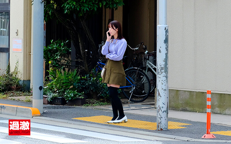 逃げても背後からホジくりまくるバック手マンで潮を吹かされ続け屈服する敏感女子大生のサムネイル画像