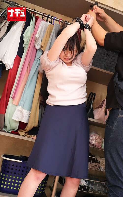 乳首だけで失禁イキするまで垂乳放置 イッた直後の敏感マ○コを即ハメされ痙攣アクメが止まらない巨乳女 推定Iカップ素朴女のサムネイル画像