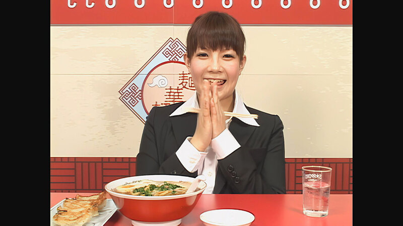 【 AI リマスター版 】お食事中に顔射して食ザーのサムネイル画像