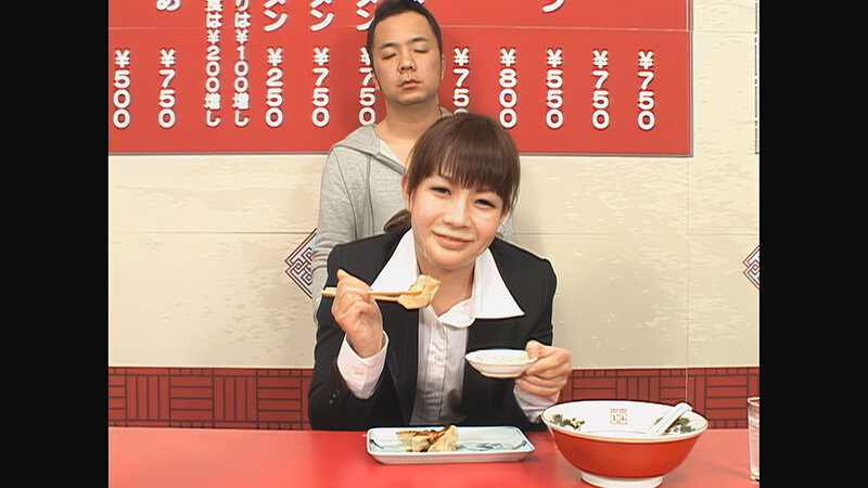 【 AI リマスター版 】お食事中に顔射して食ザーのサムネイル画像