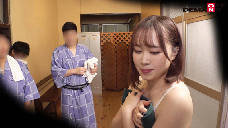 祝！シリーズ55回！GOGO記念超豪華版！SODが本気で見つけた極上大学生りんちゃん タオル一枚男湯入ってみませんか？ リクエストNo.1スペシャルミッション「男性客の股間にマッサージオイルを塗って自分の股間で揉みほぐしてあげる」解禁！素股で男性客の股間が大暴走！…のサムネイル画像
