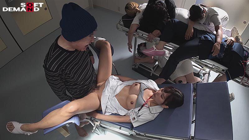 【特典版】時間を止められる男は実在した！～死の淵から帰って来た男 白衣の天使にお礼の種付けファック 病院占拠SP～のサムネイル画像