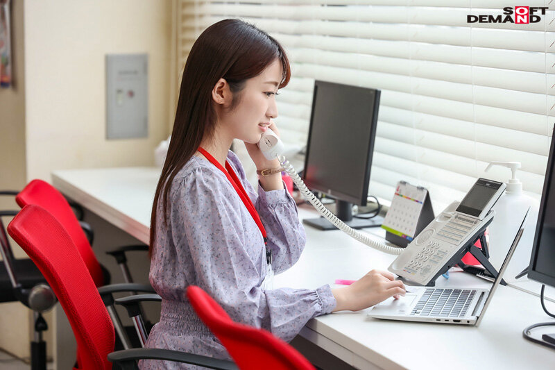 SOD女子社員 お嬢様大学出身で超・超・超ウブだけどAVには興味津々！はにかみ笑顔が可愛すぎる総務部・ハケンの斉藤さんAV出演！ 斉藤月乃のサムネイル画像