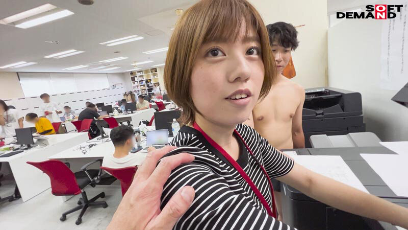 マ○コまる出し！半裸AD羞恥業務 SOD女子社員 制作部 新田好実のサムネイル画像