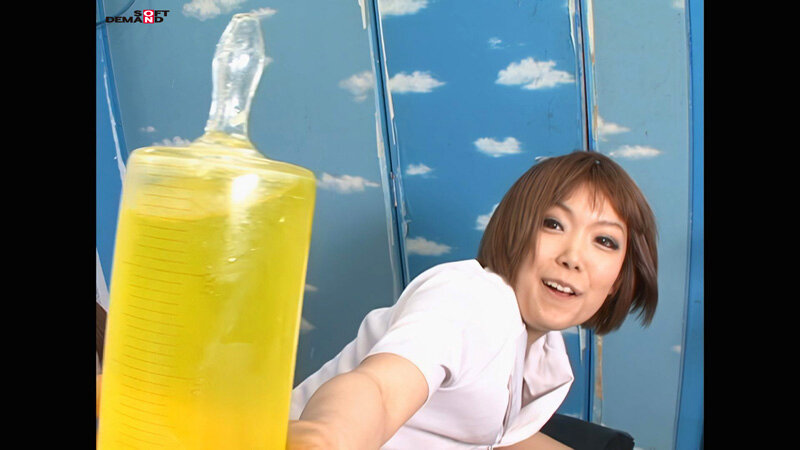 【AIリマスター】浣腸をして噴射するアナルをじっくり見せつけた時の女の子の表情はエロい！！のサムネイル画像