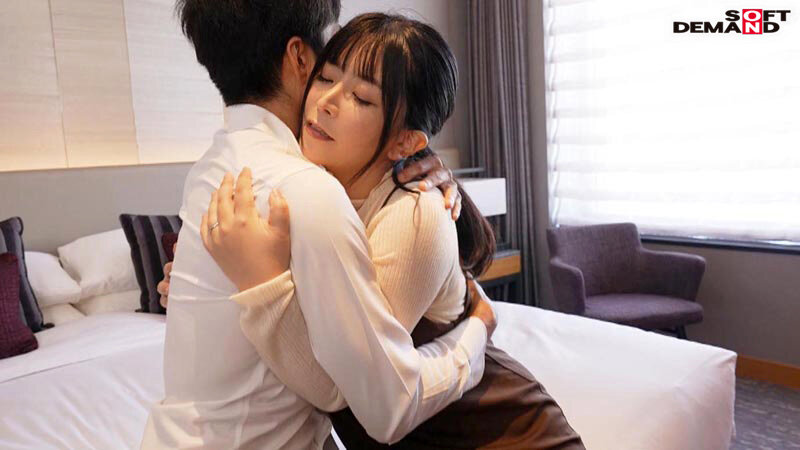 Icupの胸いっぱいに詰まった元介護士の秘めた性欲 結婚4年目 セックスレスの夫は愛していても抑えきれないカラダの火照り 杉山杏奈 32歳 AV DEBUTのサムネイル画像