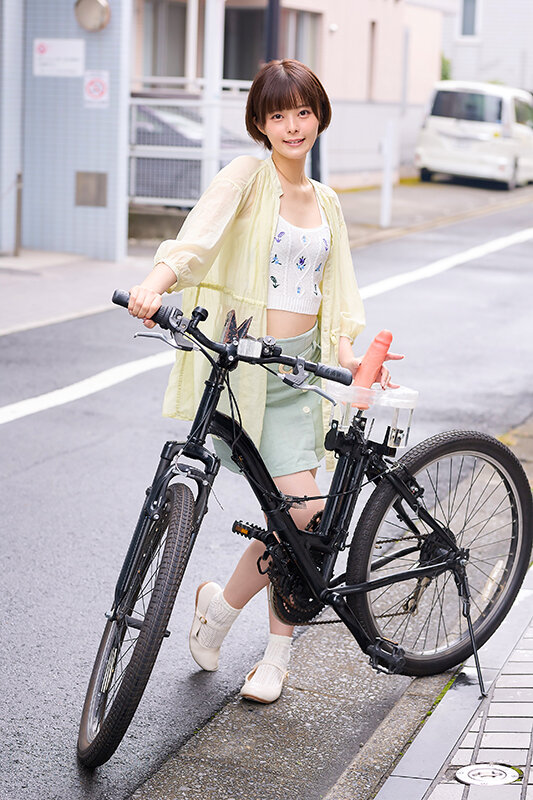 【配信限定】人気 AV 女優が挑戦！オシッコ我慢潮吹き街中アクメ自転車がイクッ！月乃ルナのサムネイル画像