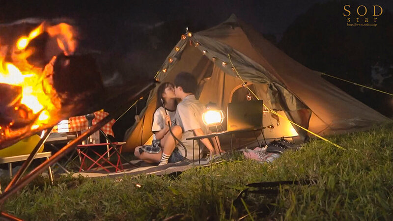 キャンプそっちのけで狭いテントと車中でパコりまくった付き合いたての僕らの一泊二日の旅 百仁花のサムネイル画像