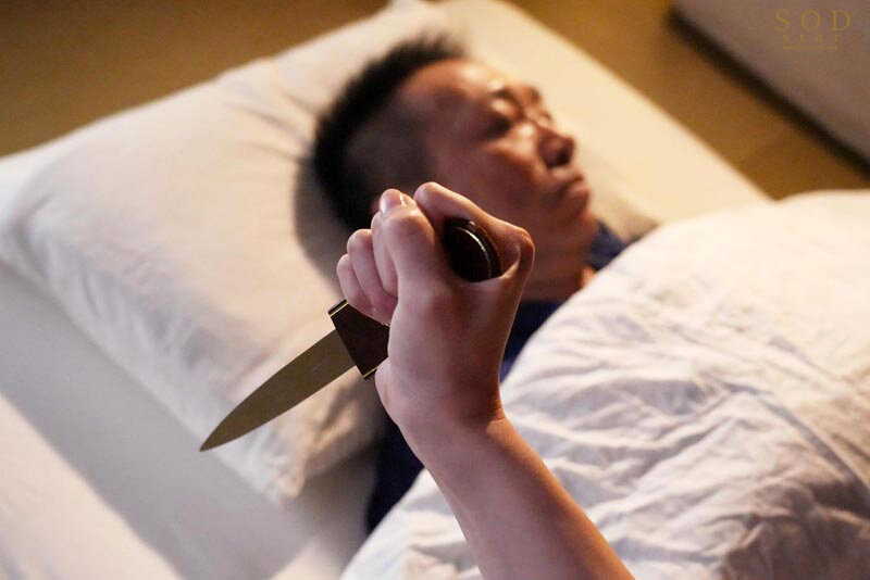 夫の葬儀翌日からクズ義父に狂いそうなほど、無理矢理孕ませ中出しされる未亡人 本庄鈴のサムネイル画像