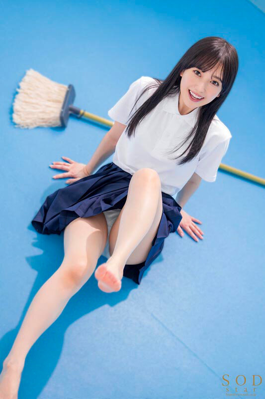 校内で露出誘惑して身も心も弄んでくるイタズラな美少女は幼馴染で誰もが知る有名芸能人。経験乏しい僕らは発情するがまま中出ししまくって所構わずヤりまくった絶倫アオハルSEX。 小湊よつ葉のサムネイル画像