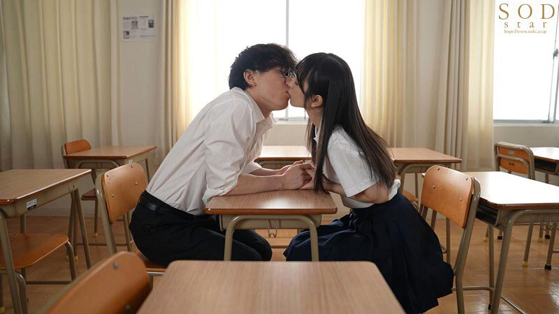 校内で露出誘惑して身も心も弄んでくるイタズラな美少女は幼馴染で誰もが知る有名芸能人。経験乏しい僕らは発情するがまま中出ししまくって所構わずヤりまくった絶倫アオハルSEX。 小湊よつ葉のサムネイル画像