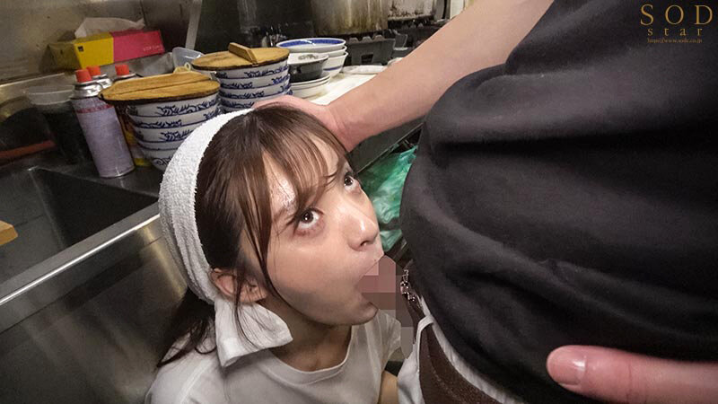 ラーメン屋唯一の女バイト、汗だくガテン系店員の性欲発散を担うセクハラOK娘。 渚恋生のサムネイル画像