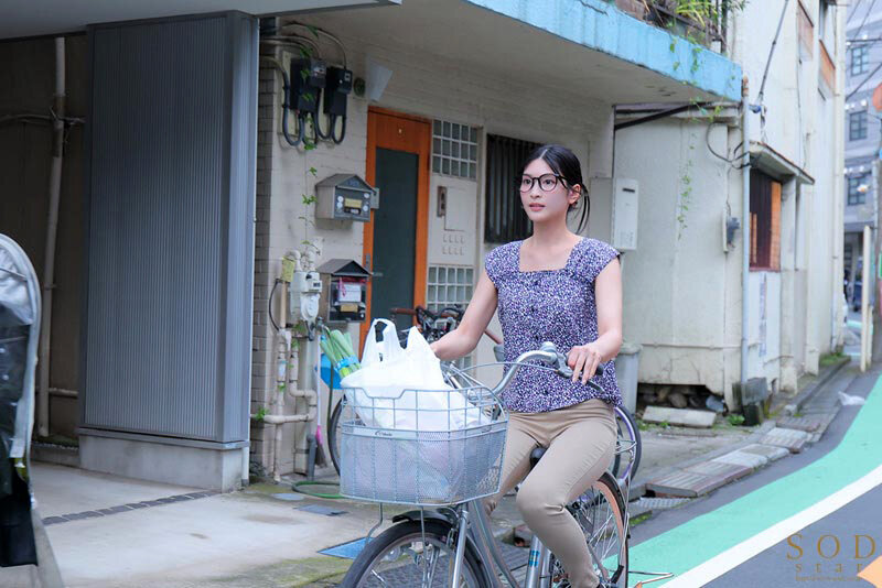 年下の大学生がガチ恋したバニーガールはシンママだった 子育てに追われて散らかったマンションで根暗な僕の暴走した性欲を受け止め中出しさせてくれる若妻 本庄鈴のサムネイル画像
