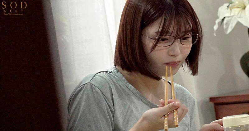 底辺ニート兄の溜まりすぎた悪臭精子を中出し性欲処理する日々を世界中に配信された神ライバーmaheee 唯井まひろのサムネイル画像
