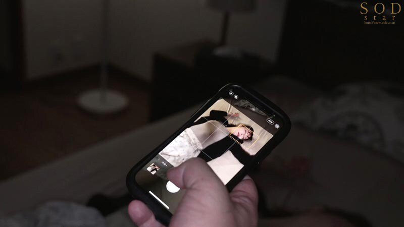 毎週土曜日、必ず俺の家の目の前で潰れている迷惑カップル。泥●中の彼氏の目を盗みだらしない彼女を1ヵ月かけて【オートマイキ（全自動絶頂）】するまで開発した。小倉由菜のサムネイル画像