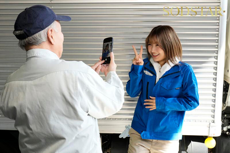 配送中NTR 既婚ベテランドライバーの配送に付いて回るうち車中でおそわれてしまった新婚人妻 星乃莉子のサムネイル画像