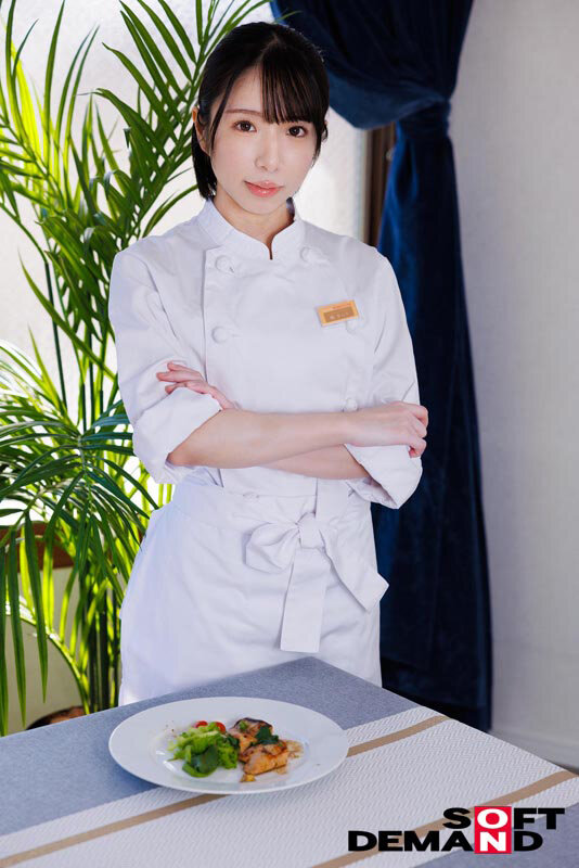 嫌がらせの低評価レビューをチラつかせてセクハラしてくる有名グルメ評論家に屈●の枕営業を強いられた元アイドルのホテルシェフ 楓きらりのサムネイル画像