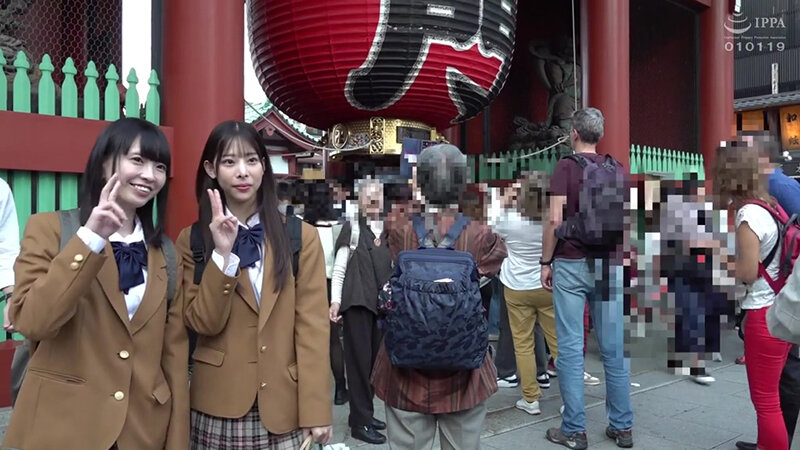 東京で修学旅行を楽しむ田舎J○と勝ったらその場でお土産代10万円！負けたら即ハメ中出しの野球拳勝負！キツキツウブマンにデカチン挿入目指して、ヨヨイのヨイ～♪撮って出しマジックミラー号茨城県代表はる・みお編のサムネイル画像