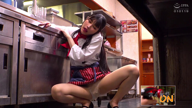 羞恥！美少女完全淫乱メス化ビッグバンローター電圧85倍！電マ超級の強力振動で容赦無く野外失禁させる爆弾ローターをキツマンに挿入して潮吹きアクメデート！～さくら編～のサムネイル画像