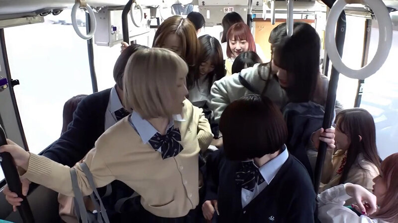 制服女子ぎゅうぎゅう痴●バス 2のサムネイル画像
