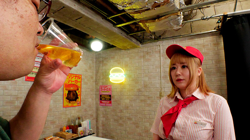 脱糞ファーストフード ギャル店員みうの大量糞！クソースホットドッグを召し上がれ♪ 一ノ瀬みうのサムネイル画像