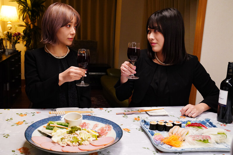 【FANZA限定！】因縁 淫らに繋がる義姉妹レズドラマ 有村のぞみ 春原未来のサムネイル画像