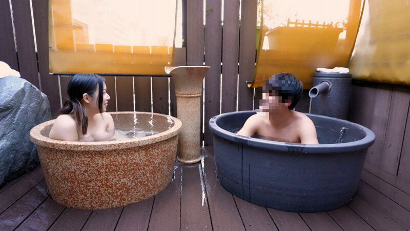 寝取られ巨乳妻！09 旦那のすぐ横で凄腕オイルマッサージのエロ施術に声を我慢しながら悶絶イキ！！のサムネイル画像