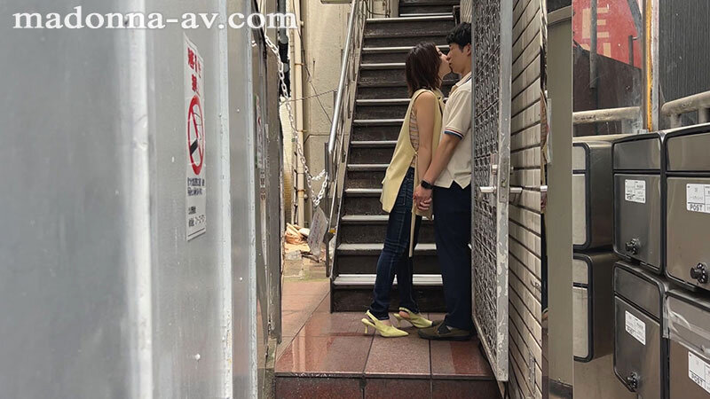 『きっとキミは、今日1日で私を好きになる。』 大人の色気ムンムン【女上司】と冴えない【後輩クン※彼女あり】の野外KISS囁き寝取りデート 吉澤友貴のサムネイル画像