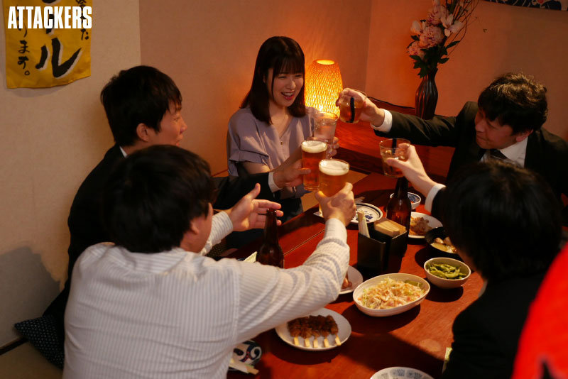 会社の飲み会で酔い潰れた部下を家まで送ったら、そのまま朝まで一晩中ヤリまくってしまった。 二宮ひかりのサムネイル画像