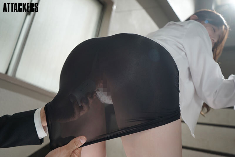 人妻女上司の無防備に透けて見えるTバックに僕の理性は狂ってしまった。 白峰ミウのサムネイル画像