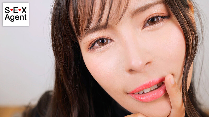 顔で抜く！！顔面ドアップガン見手コキのサムネイル画像