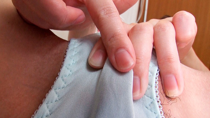 クリトリスの形が浮き出るようにパンティの素材や薄さにこだわったパンツ越しオナニーのサムネイル画像