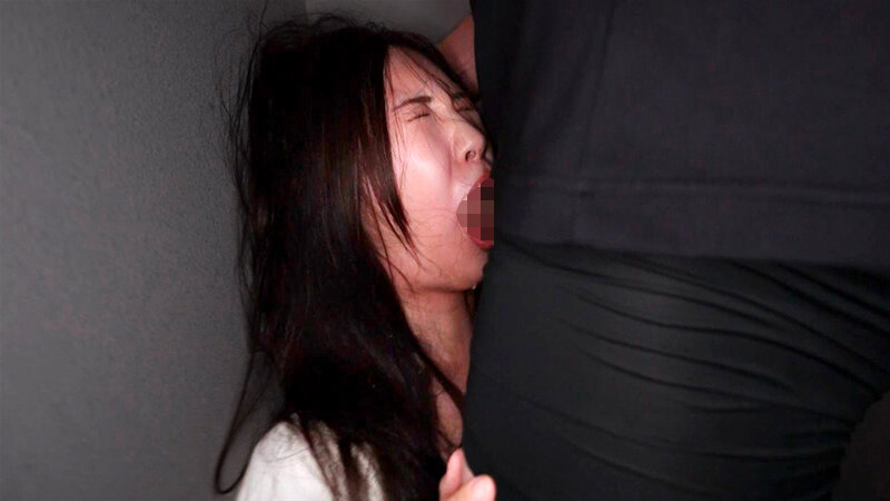一人暮らしの美女が鬼畜犯罪集団に狙われる自宅押込み中出しレ〇プ 水端あさみのサムネイル画像