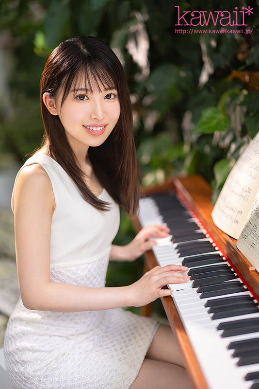 九州の某私立中等部 現役音楽教師 茅野華 AV DEBUT 生徒の皆さん音楽室で大人しい先生はこんなにもエッチです。のサムネイル画像
