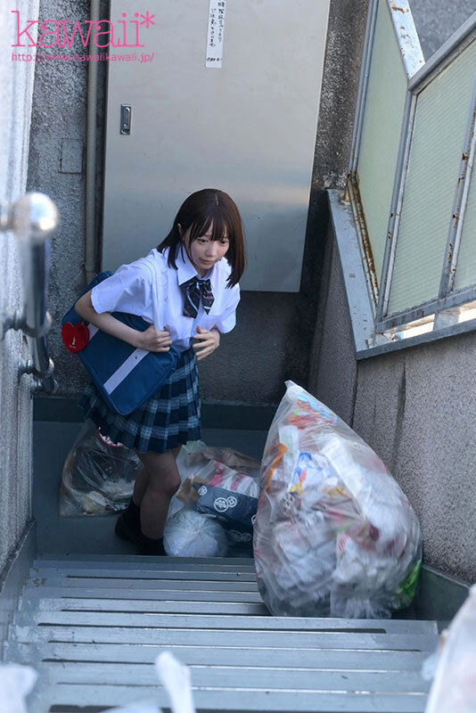 隣人のゴミ部屋で異臭巨漢おやじに監禁調教...抜かずの連撃中出し種付けプレス43発で孕まされた制服女子の末路… 日向由奈のサムネイル画像