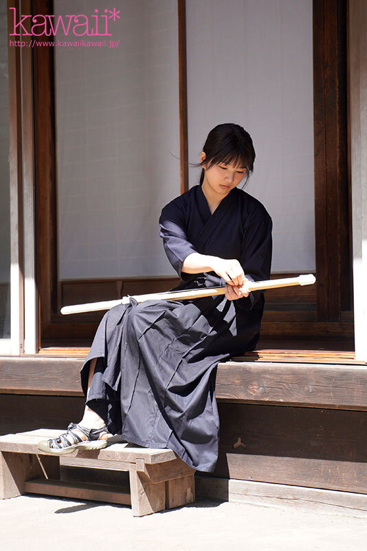 森林の恵みを感じ、豊かな自然に育まれた、汚れなき子は、実は濃厚おじさんとエッチがしたい！ 山梨県の過疎地で、お爺ちゃんと2人暮らしの女の子AVデビュー 柊みおりのサムネイル画像