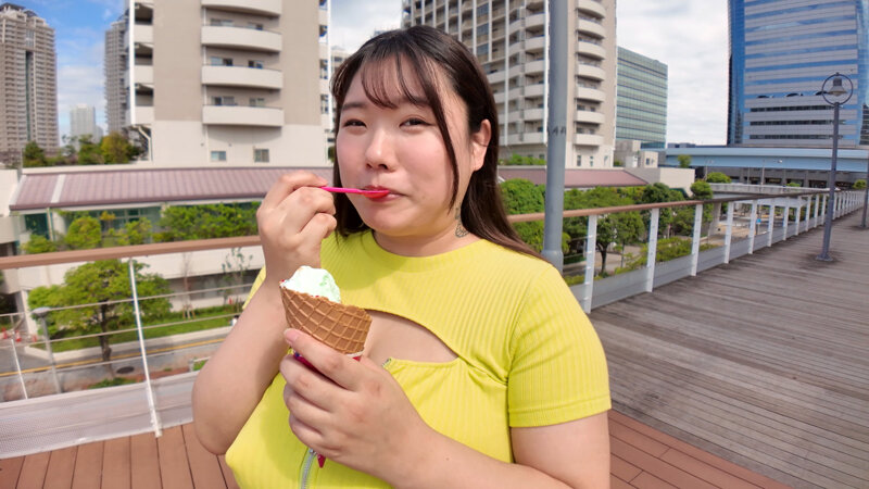 ノーブラ爆乳ムチムチおっぱいデート3 華澄結愛のサムネイル画像