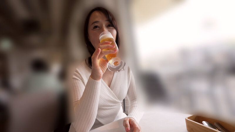 性欲絶倫の男とホテルに一日缶詰デート～ひと目を忍んでイカされまくる最高のSEX漬け不倫～ 安野由美のサムネイル画像