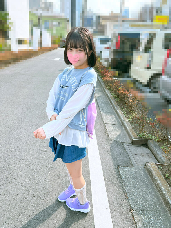 めちゃ小さすぎる女の子2人の警戒心皆無の無邪気な笑顔に欲望を堪えきれず…パイパンワレメに無理めな巨大チ●ポをねじ込んでグッタリするまでハメ続ける【非常階段でイタズラした変態男の記録】のサムネイル画像