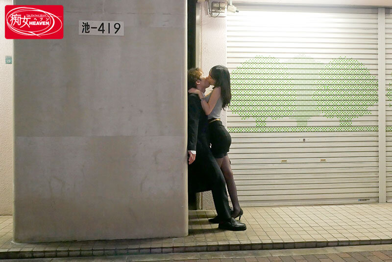 酔うとベロキス魔になる女上司にベロチュウホールドで身動き取れず涎を飲まされながら射精させられる僕。 森日向子のサムネイル画像