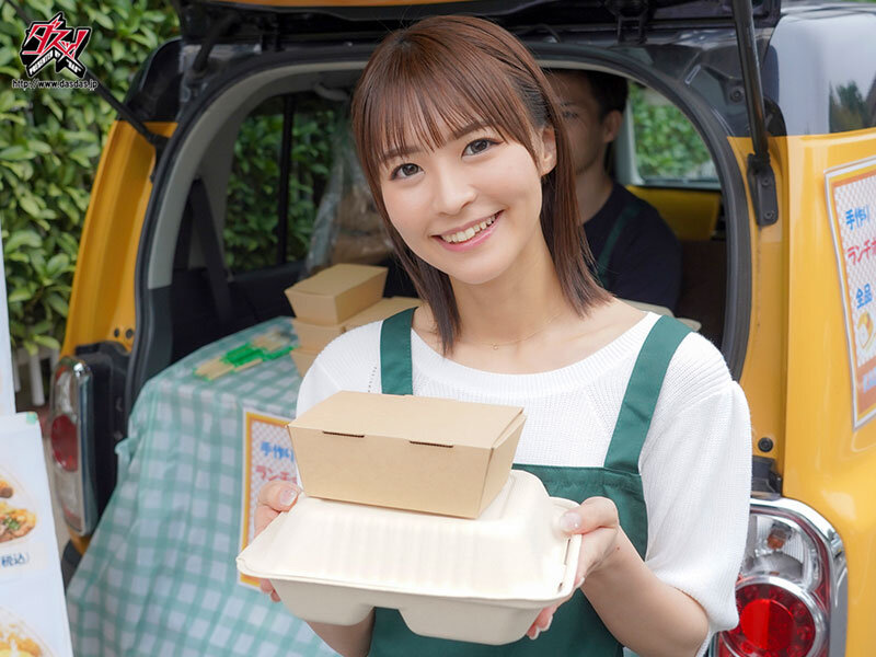 一緒に上京してきた可愛い彼女は俺のために絶倫権力おじさんに種付けセックスされていた。 東條なつのサムネイル画像