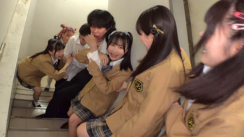 女子校専科 乳首狩りオニごっこ～集団乳首レ●プ～のサムネイル画像