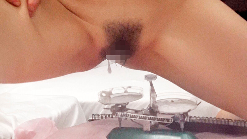 顔出しMM号 美人妻限定 ザ・マジックミラー 仲良しママ友対抗！童貞逆ナンパ射精バトル！！ 3 出会ったばかりの年下童貞を人妻が恥じらいながらも手コキ・オナホコキ・フェラ！筆おろし中出し！！のサムネイル画像